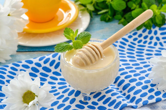 Neobyčajná premena: Ako pastovaný med mení pravidlá hry v slovenskej kuchyni